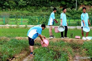 步记：詹姆斯这个年龄打接近40分钟还打这么好 这太不真实了